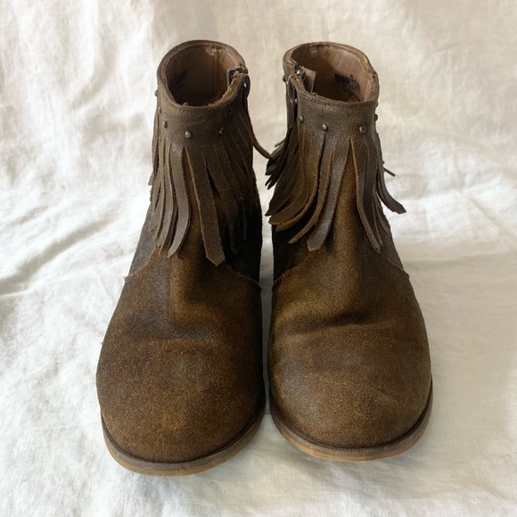 Minnetonka Fringe Studded Booties - Picture 4 of 13